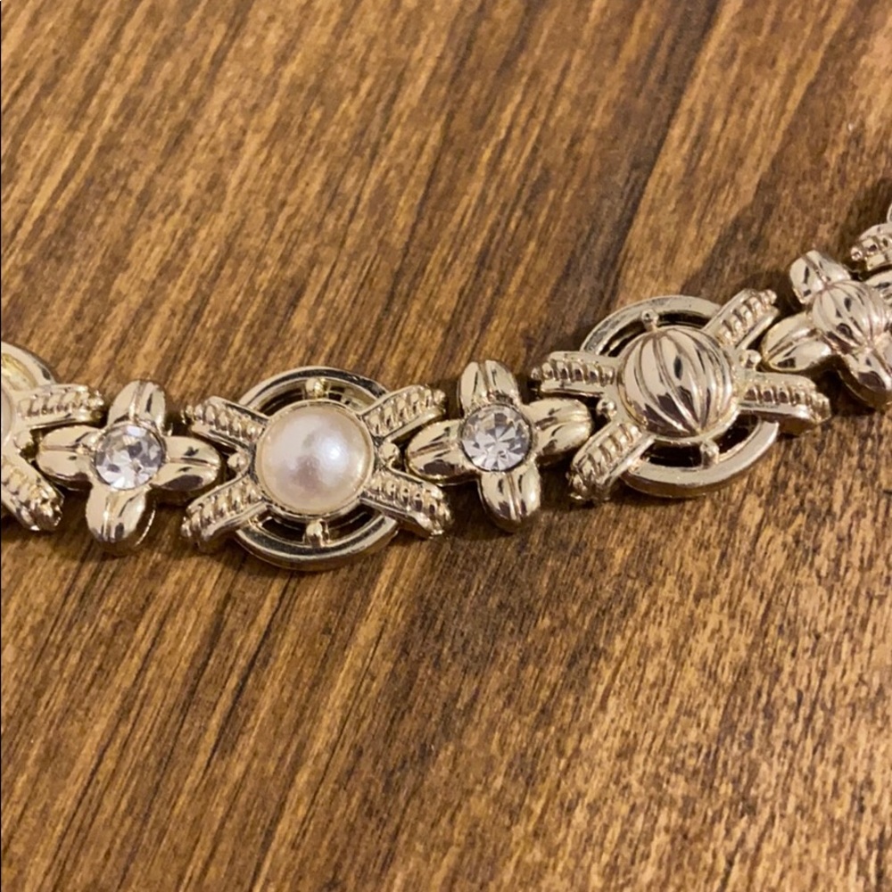 Adjustable pearl accent bracelet!